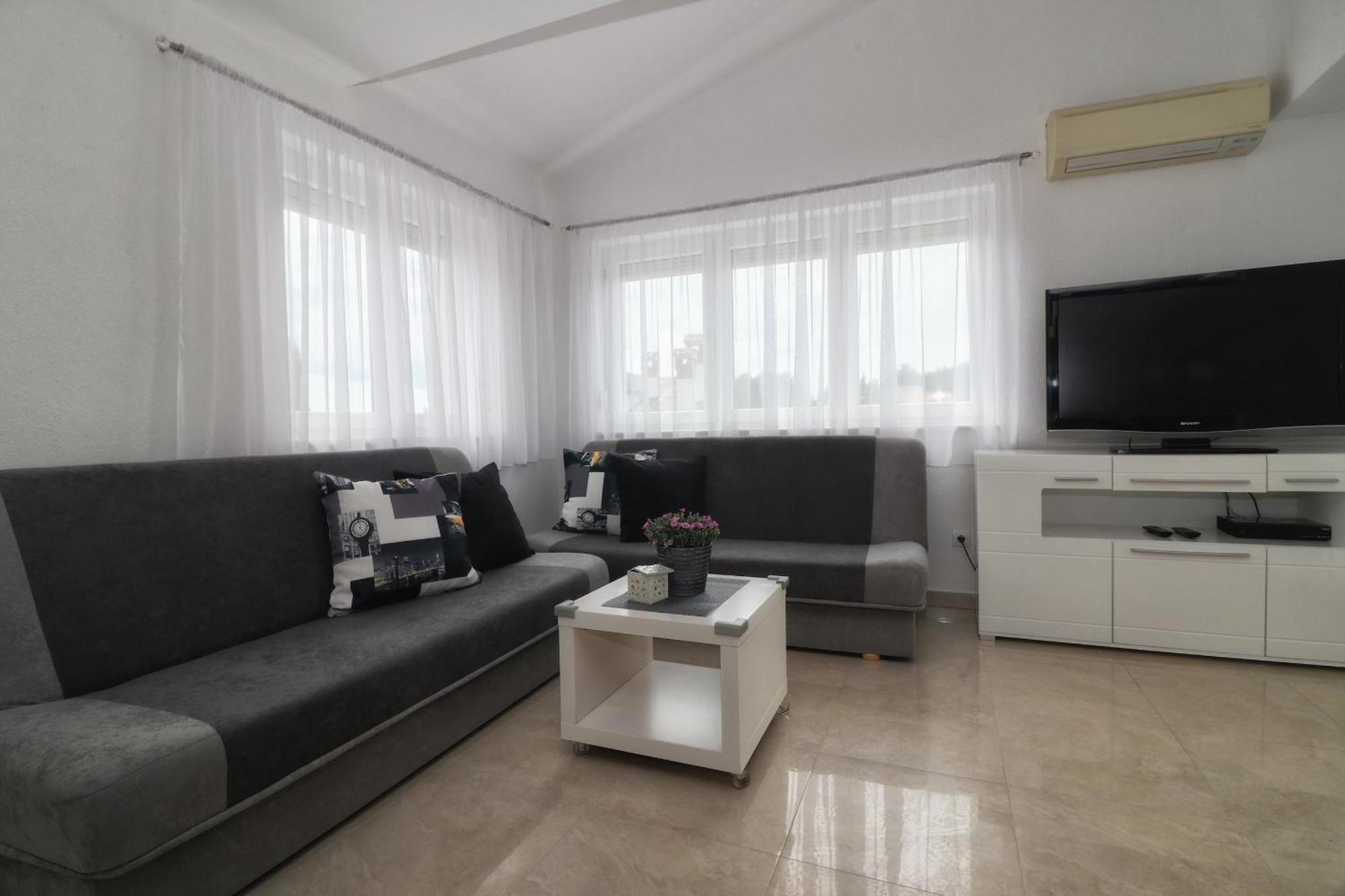 Apartments Link Ровин Екстериор снимка
