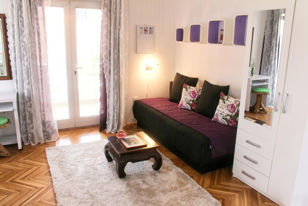 Apartments Link Ровин Екстериор снимка