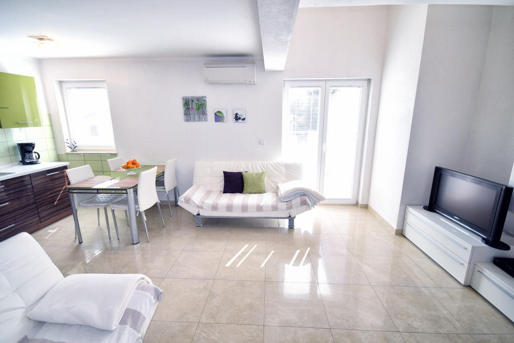 Apartments Link Ровин Стая снимка