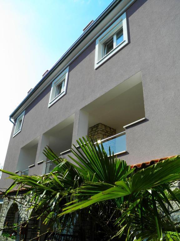 Apartments Link Ровин Екстериор снимка