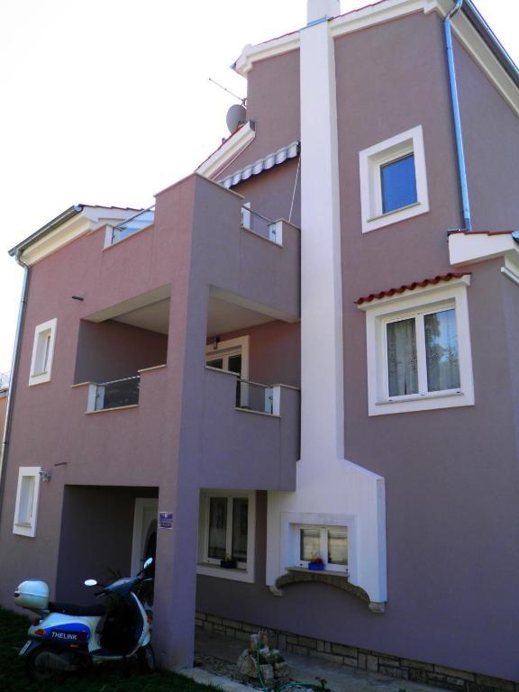 Apartments Link Ровин Екстериор снимка
