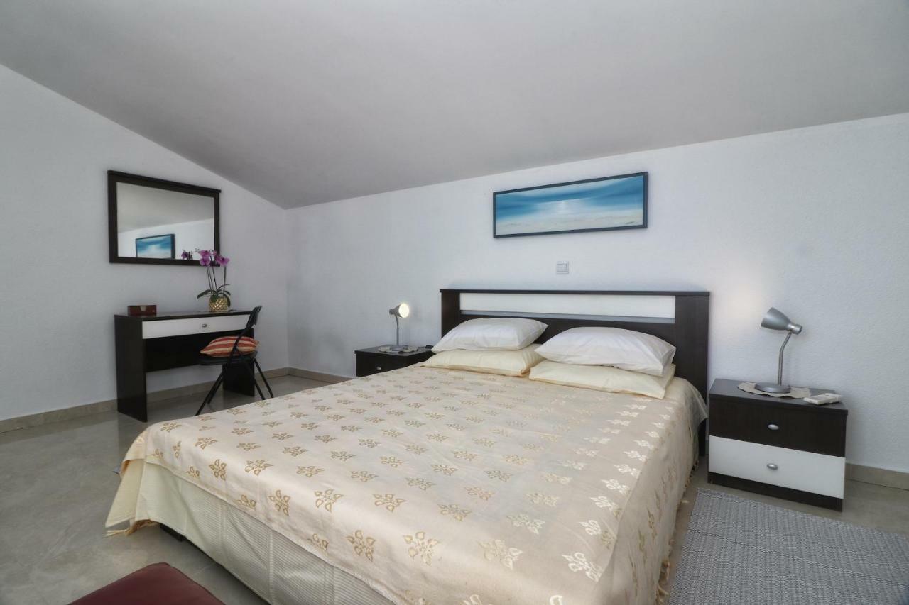 Apartments Link Ровин Екстериор снимка