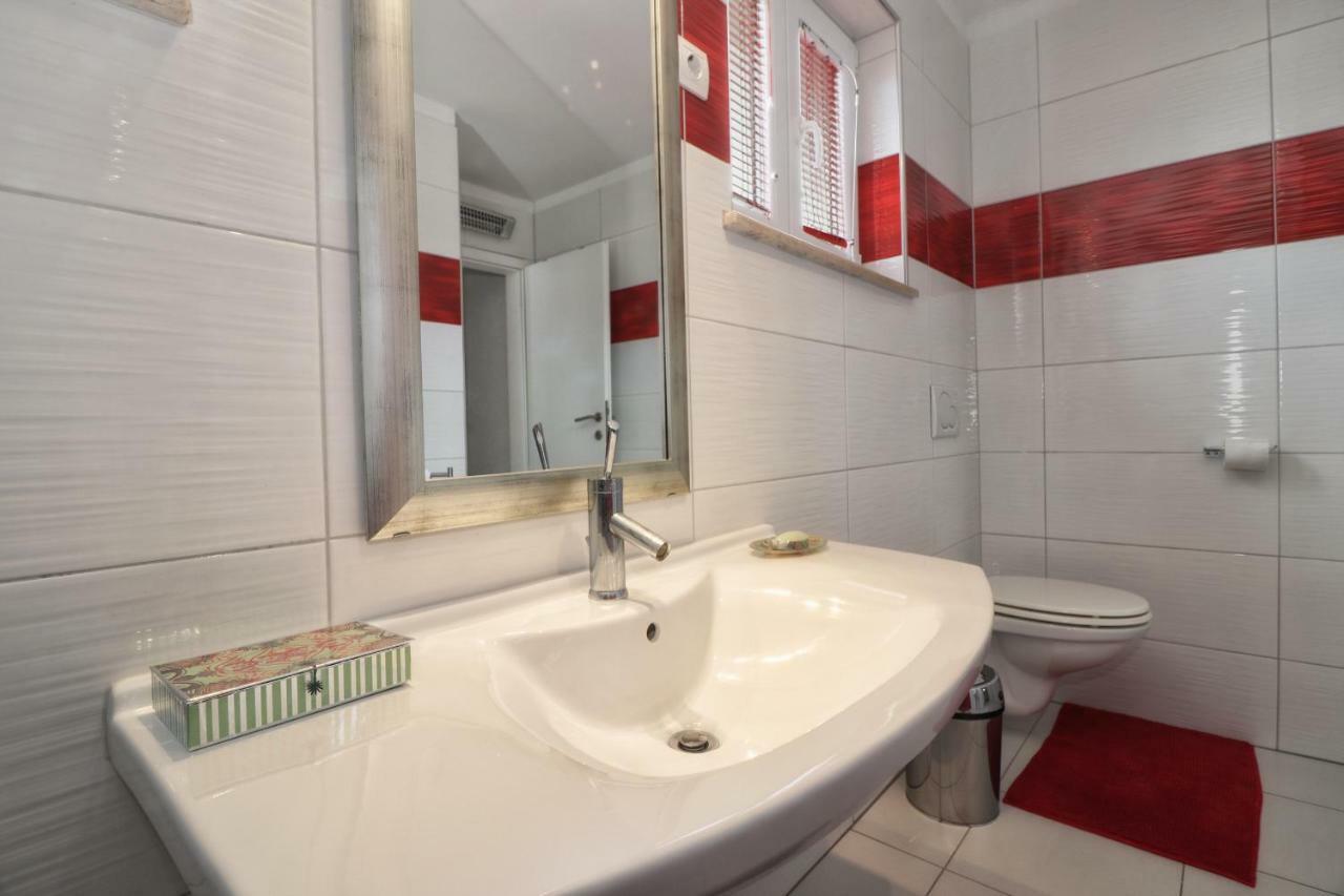 Apartments Link Ровин Екстериор снимка