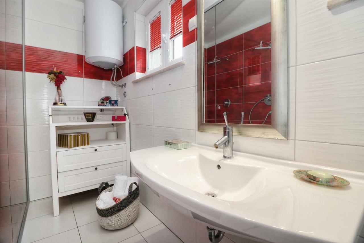 Apartments Link Ровин Екстериор снимка